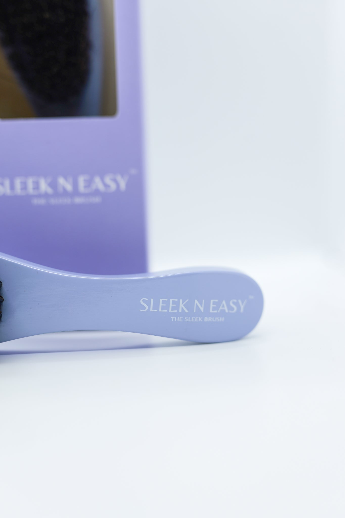 Sleek Styler Brush – Your Secret to Smooth, Frizz-Free Hair!